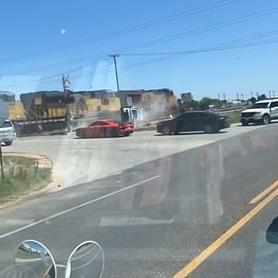 فيديو صادم: قطار يسحق سيارة شرطة تجاوزت الإشارة الحمراء صورة رقم 5