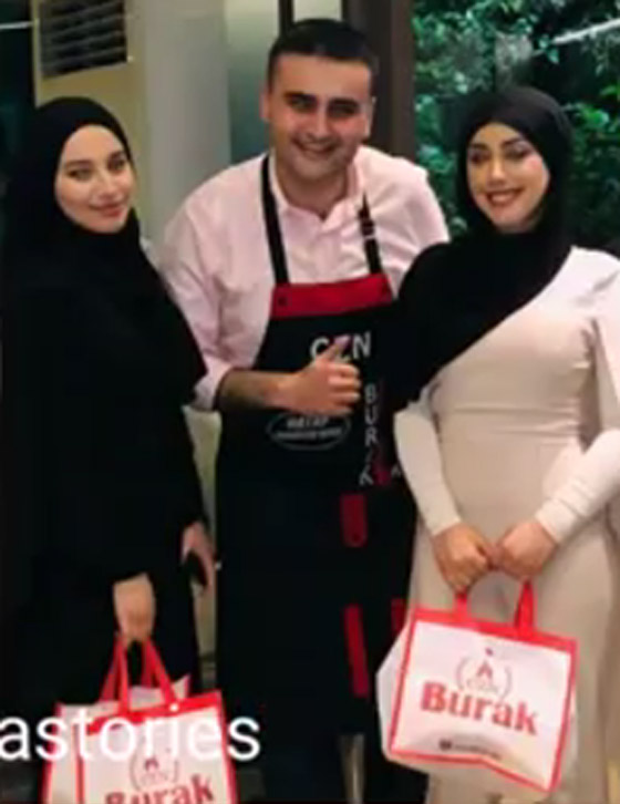 بالفيديو: طباخ تركي شهير يطلب يد فنانة جزائرية! هل قبلت طلبه؟ صورة رقم 1