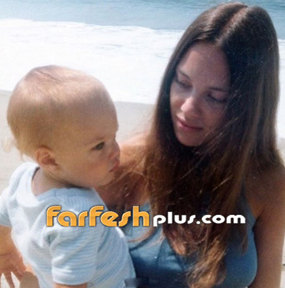 صورة فنانة عالمية في طفولتها.. هل تعرف من هي؟ صورة رقم 3