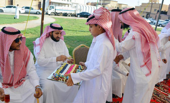 فرحة وعادات وطقوس متنوعة ومختلفة في احتفالات عيد الفطر حول العالم صورة رقم 1