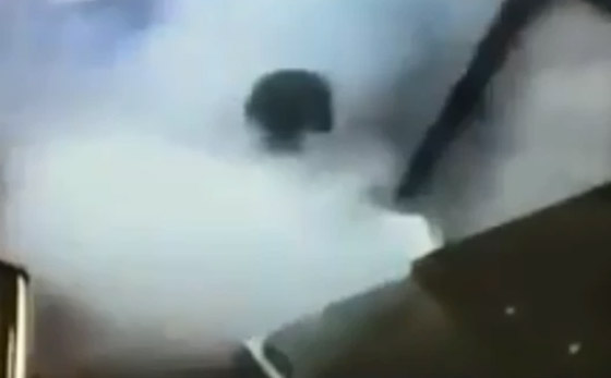 رش موظفة ماكدونالدز بطفاية حريق عقب شجار على سعر شطيرة برغر! صورة رقم 4