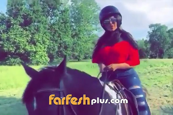  بالفيديو: الإعلامية حليمة بولند تتدلع على الخيل ثم تسقط أرضا صورة رقم 2