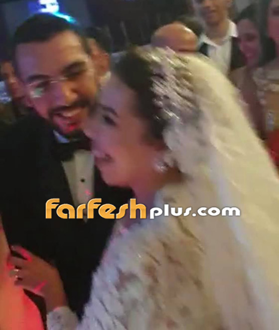 مفاجأة العمر لعروس مصرية: باسل خياط يفاجئ احدى معجباته في حفل زفافها.. بالفيديو صورة رقم 6