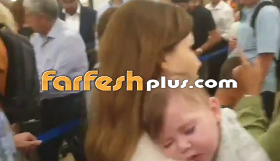 نانسي عجرم غاضبة بسبب ما تعرضت له مع طفلتها في مطار بيروت! فيديو صورة رقم 6