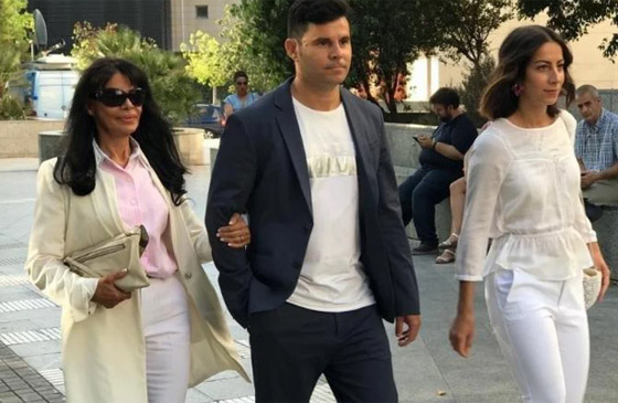 مفاجأة كبيرة: ظهور ابن سري عمره 43 عاما لـ خوليو إيغليسياس ووالدته راقصة! صورة رقم 6