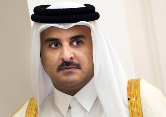 بالصور: أمير قطر جالسا لوحده في مقهى في أحد شوارع لندن صورة رقم 17