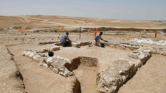 بالصور: خبراء آثار إسرائيليون يكتشفون بقايا مسجد في صحراء النقب صورة رقم 1