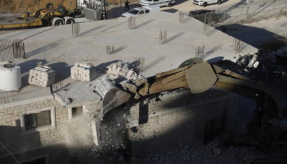 بالفيديو والصور: القوات الإسرائيلية تهدم منازل فلسطينية جنوبي القدس صورة رقم 4