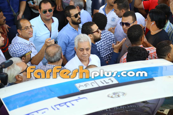 انفعالات وشجارات في تشييع جثمان فاروق الفيشاوي إلى مثواه الاخير صورة رقم 7