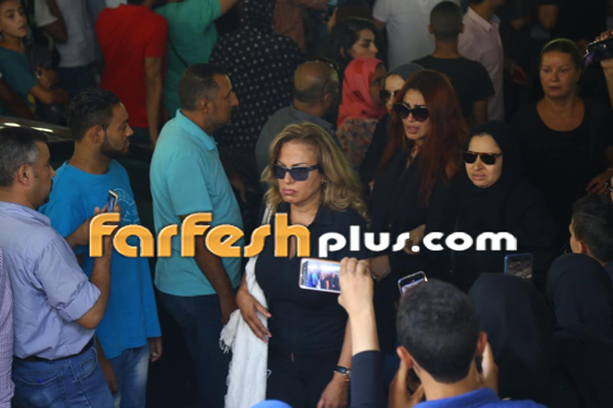 انفعالات وشجارات في تشييع جثمان فاروق الفيشاوي إلى مثواه الاخير صورة رقم 13