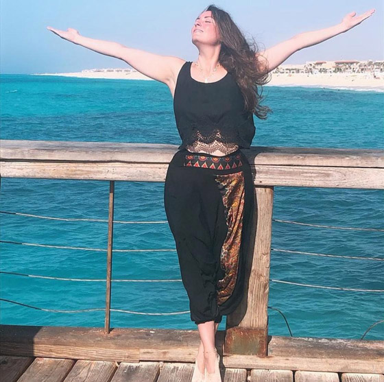  بين البحر والأماكن المقدسة.. أين يقضي النجوم العرب إجازة الصيف؟	 صورة رقم 6