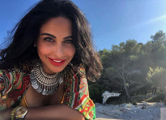  بين البحر والأماكن المقدسة.. أين يقضي النجوم العرب إجازة الصيف؟	 صورة رقم 2