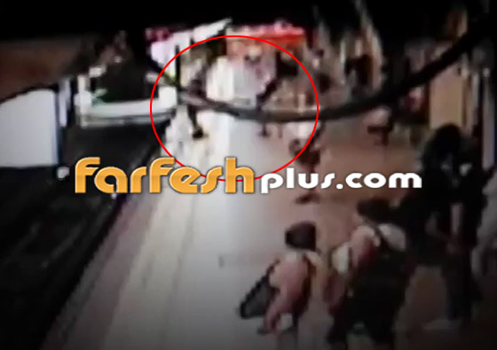 فيديو صادم: شاب يركل آخر أمام قطار مسرع! والسبب..؟! صورة رقم 1