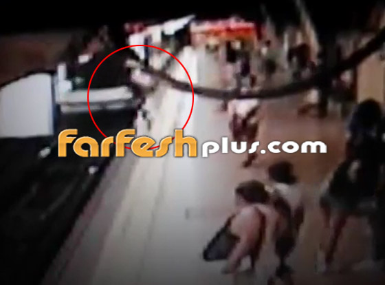 فيديو صادم: شاب يركل آخر أمام قطار مسرع! والسبب..؟! صورة رقم 2