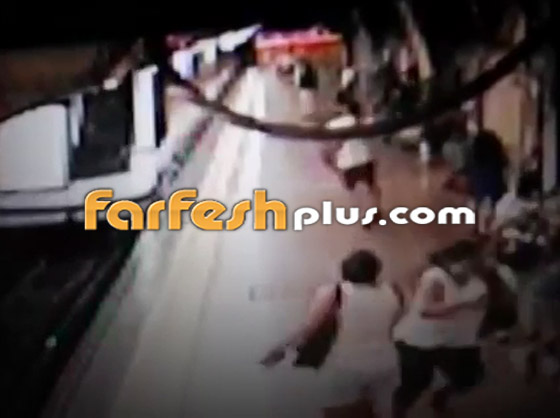 فيديو صادم: شاب يركل آخر أمام قطار مسرع! والسبب..؟! صورة رقم 3