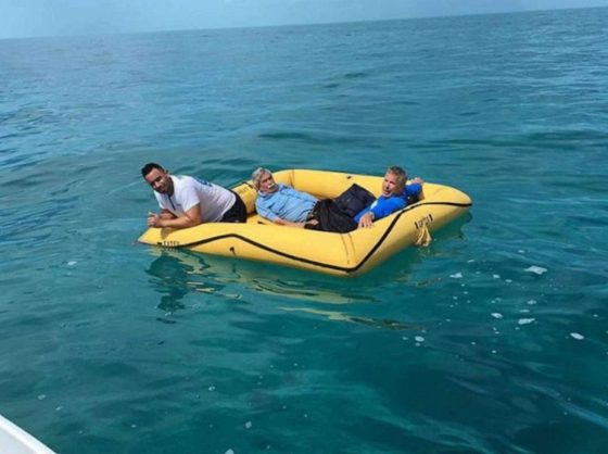 معجزة.. نجاة ركاب طائرة بعد سقوطها في المحيط صورة رقم 2