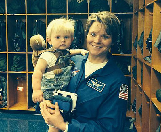 وكالة الفضاء الأمريكية ناسا تحقق في أول جريمة ترتكب في الفضاء! صورة رقم 12 وكالة الفضاء الأمريكية ناسا تحقق في أول جريمة ترتكب في الفضاء! صورة رقم 12