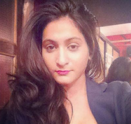 فنانة هندية تلقي بنفسها من شرفة شقتها! صورة رقم 3