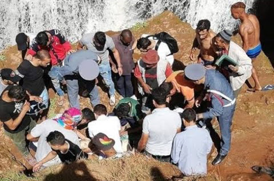 فيديو صادم.. انزلقت رجله فسقط من أعلى شلالات بالمغرب صورة رقم 1