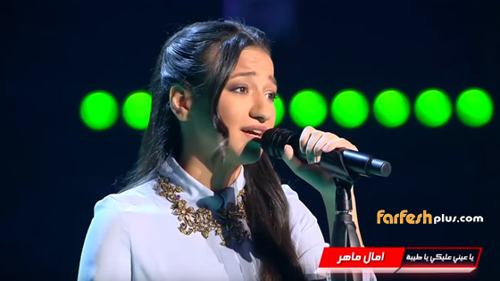 شاهدوا ردة فعل غريبة لوالدة متسابقة تأهلت في 