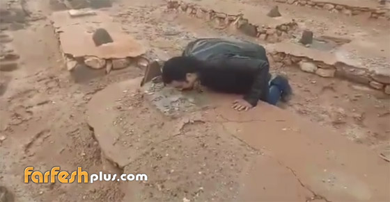 فيديو مؤثر.. فنان مغربي يعثر على قبر والده بعد 38 عاما من رحيله و15 عاما من البحث صورة رقم 2