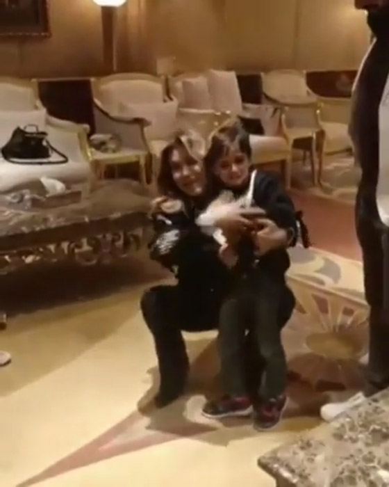 بالفيديو:نوال الزغبي تقع أرضا بلقطة عفوية صورة رقم 3