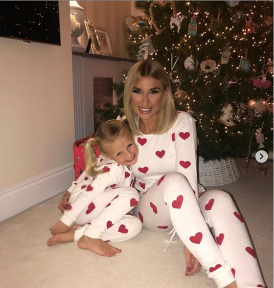 صور احتفال نجوم هوليوود بالكريسماس: هذه النجمة تحولت إلى شجرة حرفياً صورة رقم 17