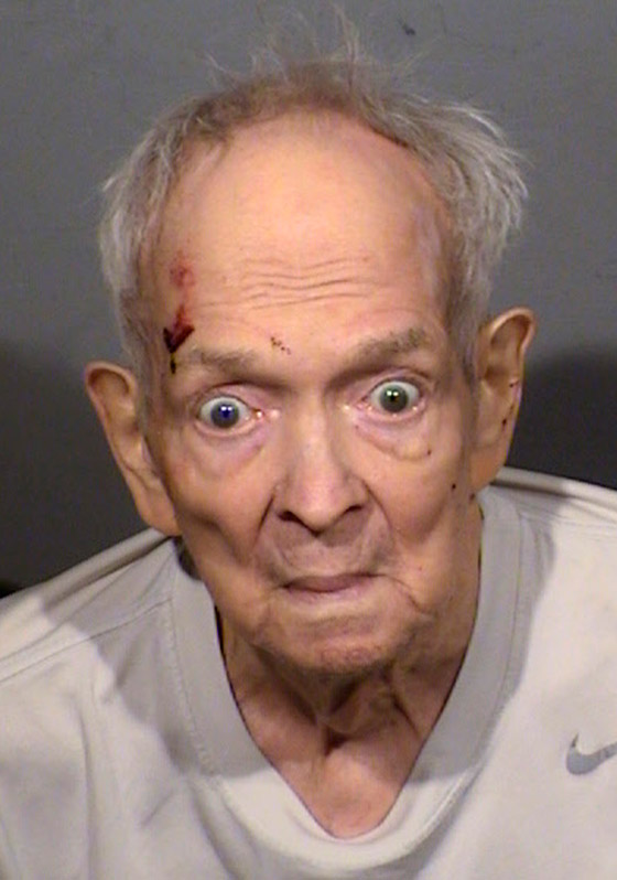 فيديو صادم.. مسن (93 عاما) يطلق النار على رجل مرتين، والسبب؟! صورة رقم 9