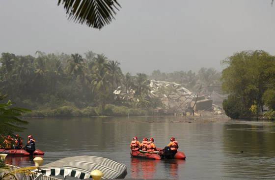 فيديو وصور: تفجير مجمعين سكنيين فاخرين في الهند بقرار من السلطة! صورة رقم 10 فيديو وصور: تفجير مجمعين سكنيين فاخرين في الهند بقرار من السلطة! صورة رقم 10