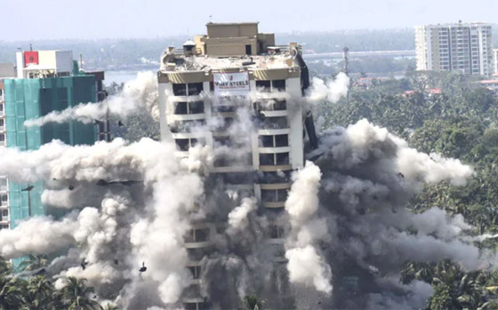 فيديو وصور: تفجير مجمعين سكنيين فاخرين في الهند بقرار من السلطة! صورة رقم 14 فيديو وصور: تفجير مجمعين سكنيين فاخرين في الهند بقرار من السلطة! صورة رقم 14