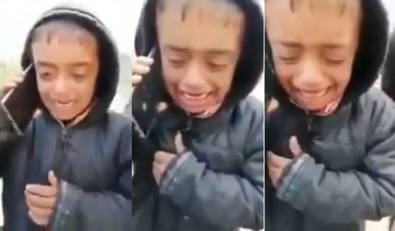فيديو يشعل الغضب لشخص يستهزئ بطفل عراقي يتيم الأم ويوهمه بمحادثتها! صورة رقم 1 فيديو يشعل الغضب لشخص يستهزئ بطفل عراقي يتيم الأم ويوهمه بمحادثتها! صورة رقم 1
