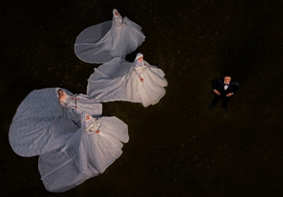 فيديو وصور: صعيدي يتزوج 4 نساء في يوم واحد ليفرح والدته! صورة رقم 2 فيديو وصور: صعيدي يتزوج 4 نساء في يوم واحد ليفرح والدته! صورة رقم 2