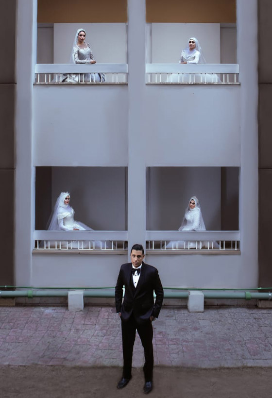 فيديو وصور: صعيدي يتزوج 4 نساء في يوم واحد ليفرح والدته! صورة رقم 4 فيديو وصور: صعيدي يتزوج 4 نساء في يوم واحد ليفرح والدته! صورة رقم 4