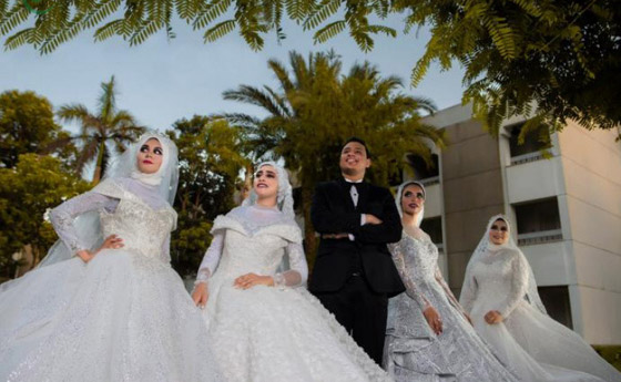 فيديو وصور: صعيدي يتزوج 4 نساء في يوم واحد ليفرح والدته! صورة رقم 8 فيديو وصور: صعيدي يتزوج 4 نساء في يوم واحد ليفرح والدته! صورة رقم 8