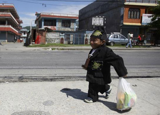 وفاة أقصر رجل في العالم صورة رقم 5 وفاة أقصر رجل في العالم صورة رقم 5