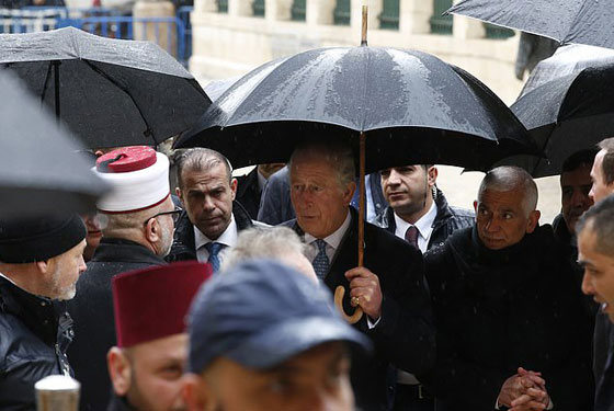 فيديو وصور: الأمير تشارلز يزور مسجد عمر وكنيسة المهد في فلسطين صورة رقم 14