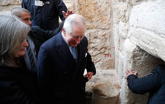 فيديو وصور: الأمير تشارلز يزور مسجد عمر وكنيسة المهد في فلسطين صورة رقم 19