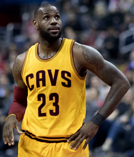 فيديو مؤثر: ليبرون جيمس ينفجر باكيا بعد معرفته بوفاة صديقه كوبي براينت صورة رقم 30