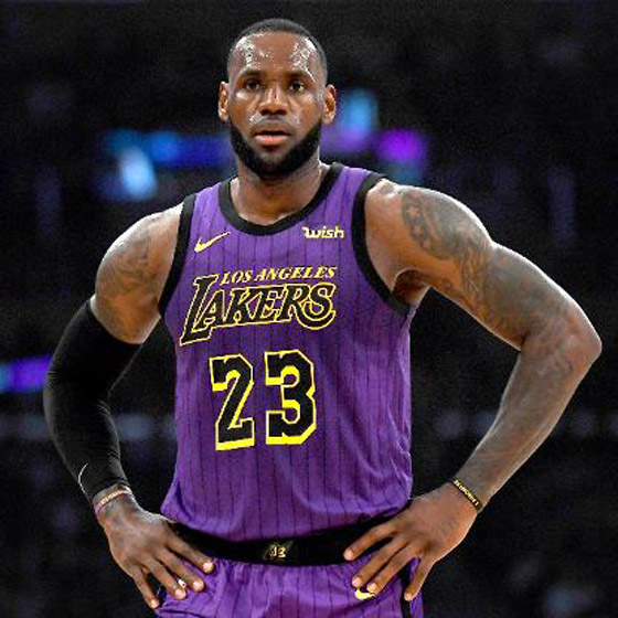 فيديو مؤثر: ليبرون جيمس ينفجر باكيا بعد معرفته بوفاة صديقه كوبي براينت صورة رقم 31