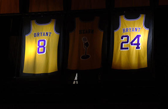 كرات وأحذية وملابس بملايين الدولارات.. أسعار مجنونة لتذكارات كوبي براينت! صورة رقم 1