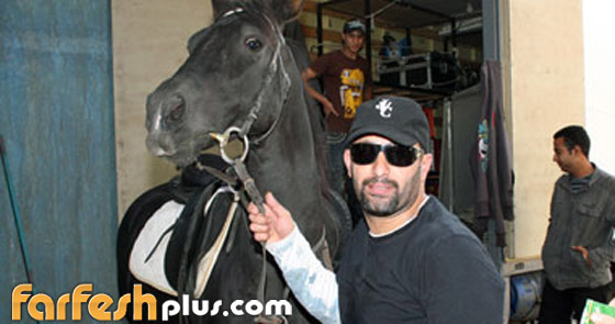 فيديو أحمد السقا يستعرض مهاراته في ركوب الخيل صورة رقم 9