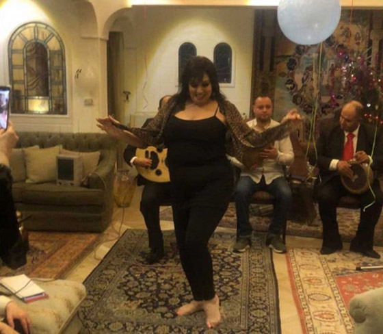 فيديو فيفي عبده في وصلة رقص شرقي جديدة صورة رقم 1