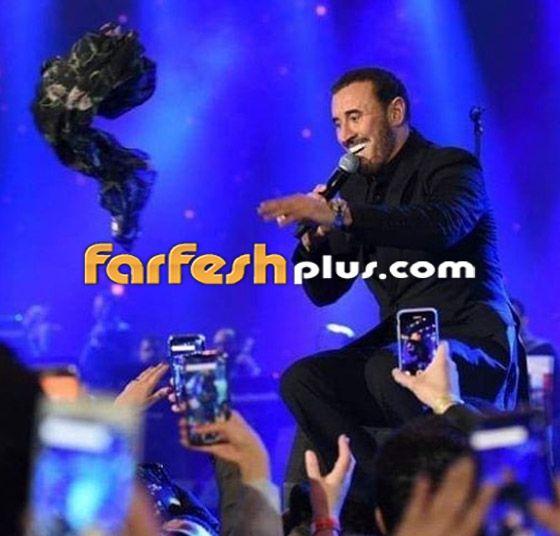 النجم العراقي كاظم الساهر يهدي شاله للجمهور وتفوز به ليلى السعودية صورة رقم 5