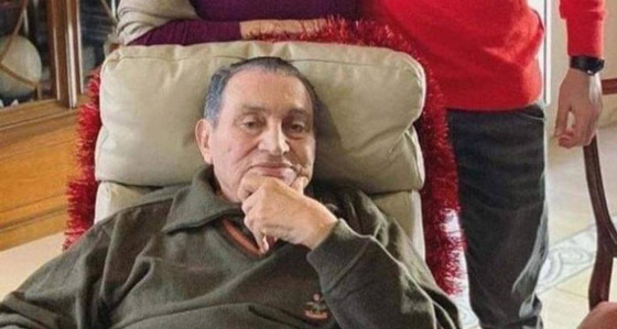 مبارك في العناية المركزة.. ونجله يطلب من متابعيه الدعاء له  صورة رقم 2