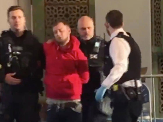 حادث طعن في ميشيغان الامريكية قبل قليل وطعن مؤذن في مسجد لندن  صورة رقم 2