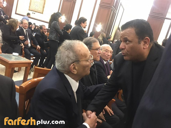 في عزاء الرئيس مبارك: خناقة حارس عمرو دياب وسيلفي محمد رمضان! بالفيديو صورة رقم 6