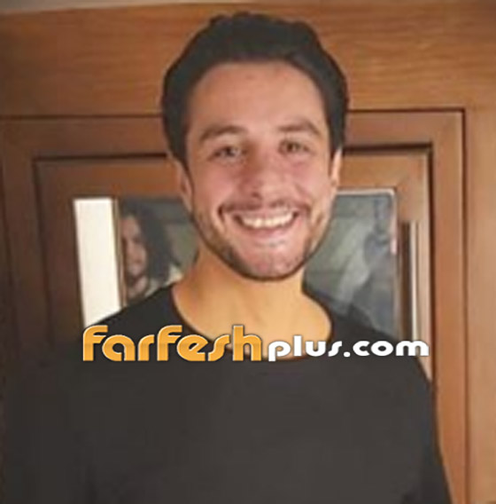 فيديو أحمد الفيشاوي يحذّر من كورونا بعصبية غريبة ثم يغسل يد زوجته! صورة رقم 2
