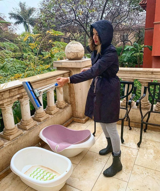 صور طريفة غريبة ومجنونة لنجمات عربيات وعالميات بعد الحجر المنزلي  صورة رقم 17