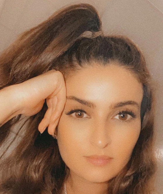 صور طريفة غريبة ومجنونة لنجمات عربيات وعالميات بعد الحجر المنزلي  صورة رقم 10