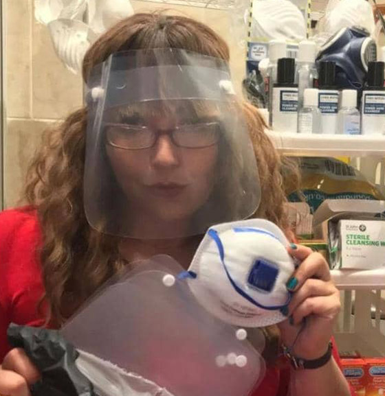ليس واجبي.. فنانة بريطانية ترفض التبرع بـ500 كمامة للمحتاجين صورة رقم 1